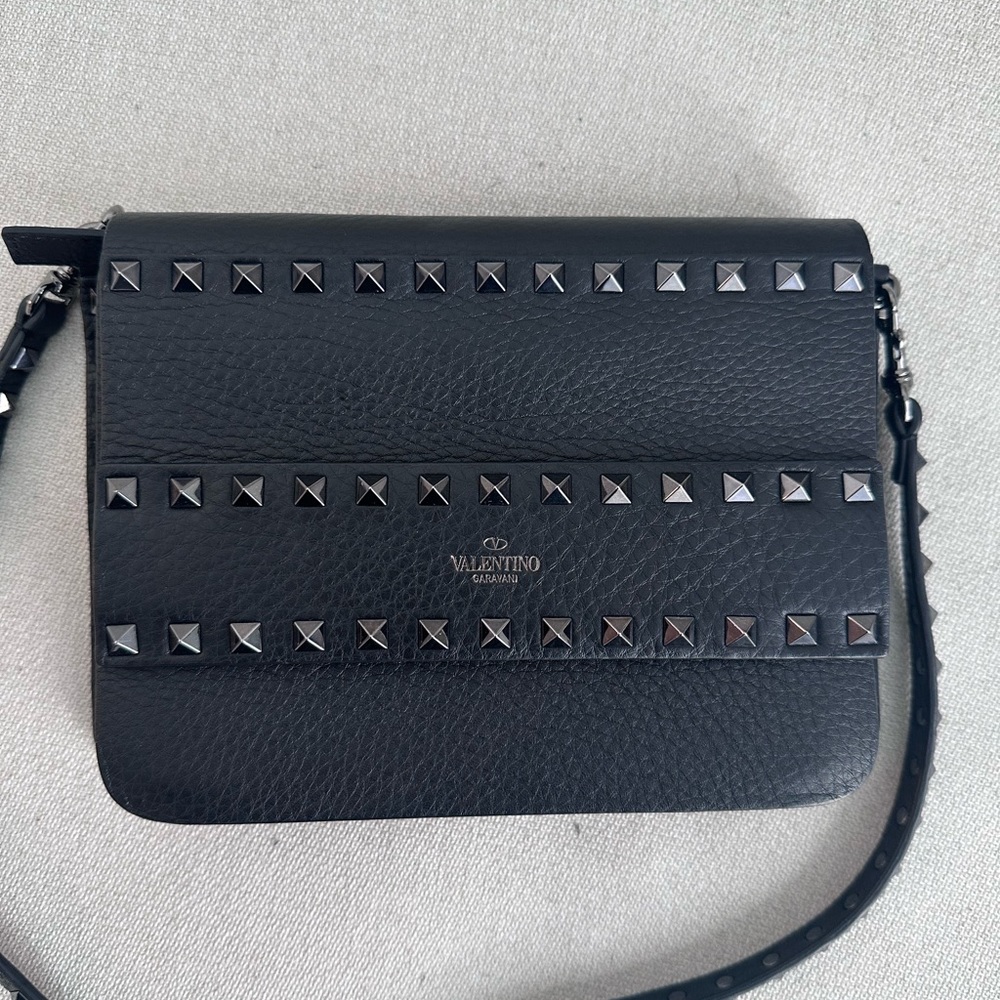 I wanna sell this bag because I have something else similar